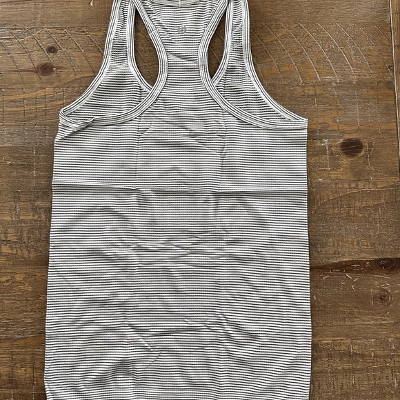 Lululemon Swiftly Tech Racerback - Picture 2 of 5